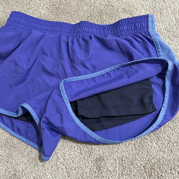 Nike Dri-Fit Women’s Athletic Shorts with Liner - Picture 3 of 3